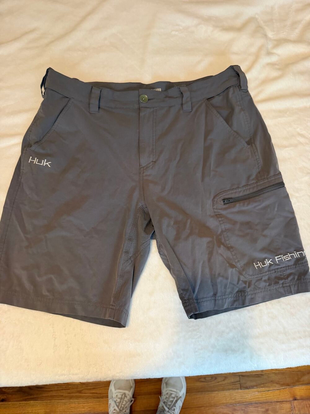 Huk Performance Fishing Shorts Men XL Overcast Gray Quick Dry Zip Pockets